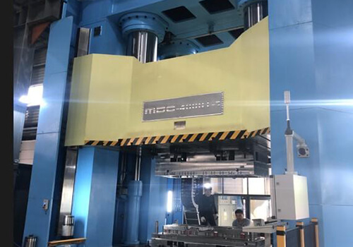 Compression-Molding-Prozess und Composite Tooling