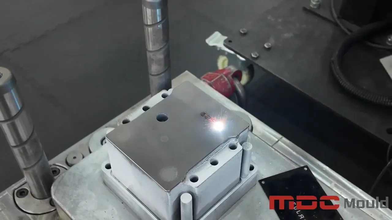 Lasermarkierung in der Form